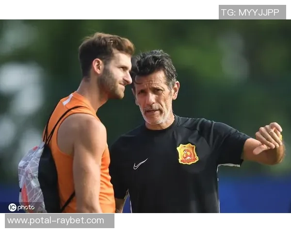 卓尔迎战上港争夺胜利之战球迷期待精彩对决与激情时刻