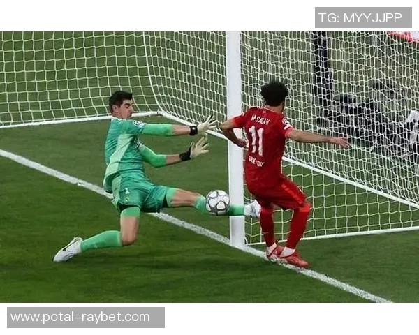 库尔图瓦：守护球门的传奇门将与他在绿茵场上的辉煌时刻